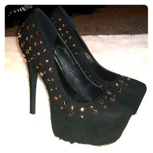 Black heels with gold embelishments